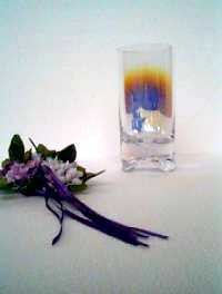 Ostrach-Glas vor wei�em Hintergrund